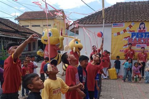 Hut Ri Ke Dimeriahkan Dengan Pesta Rakyat Di Toko Alfamart Di