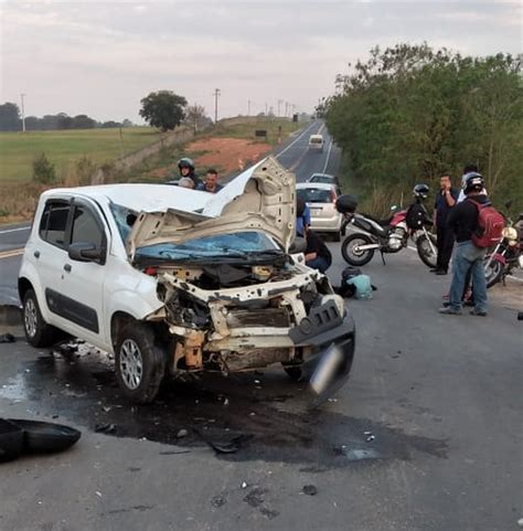 Motociclista morre após bater de frente carro em rodovia de Porto