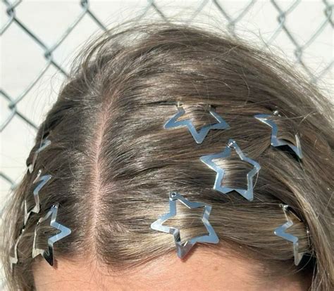 Pin By Vicka On Pelo In 2024 Metallic Hair Metal Hair Clips Star Hair