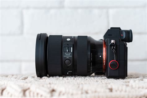 Sigma 24-70 mm f / 2.8 Art for the Sony E mount by the product photographer