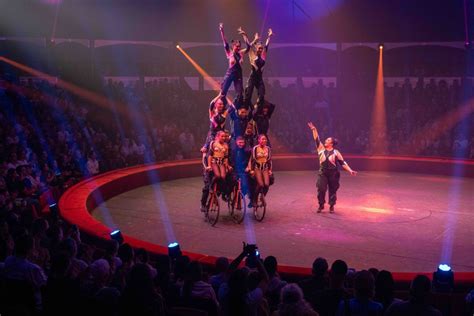 Le Cirque Familial Arlette Gruss De Retour Aux Quinconces Pour