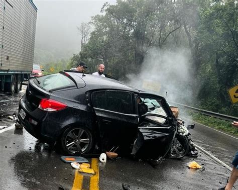 Duas pessoas feridas em colisão frontal na SC 418 na localidade do Rio