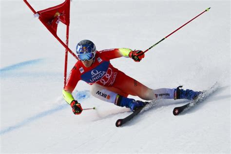 Ski alpin Marco Odermatt vire en tête après la première manche du