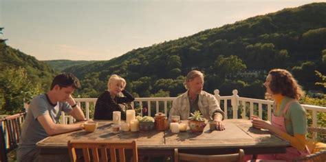 Casa do Otis de Sex Education chega ao mercado por R milhões