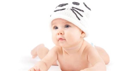 umur berapa bayi bisa melihat jelas  tahapannya