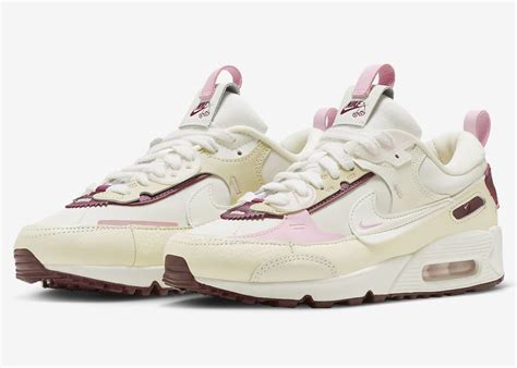 Une Nike Air Max Futura Sajoute Au Pack Valentine S Day Le Site