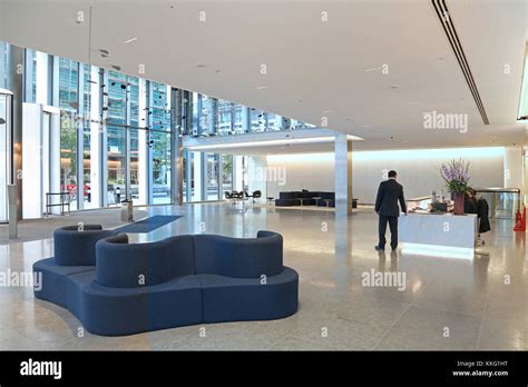 Curved walls office building hi-res stock photography and images - Alamy