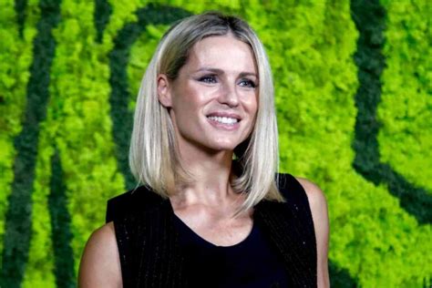 Michelle Hunziker Fa Il Pieno Di Baci Rientra A Casa E Si Concede Una