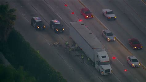 At Least 1 Killed In Big Rig Crash On Eb 60 Freeway Abc7 Los Angeles