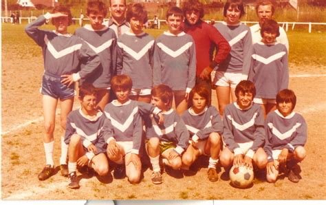 Photo De Classe Equipe Minimes 198081 De 1980 As Anet Copains Davant