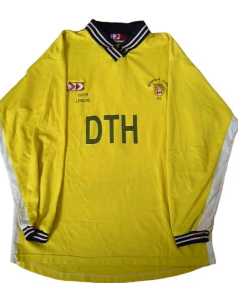 Worksop Town 2001 02 Kits