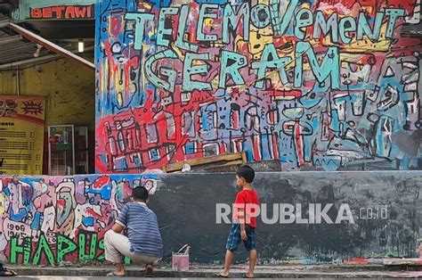 Tanpa Izin Mural Berisi Kritik Dihapus Republika Online