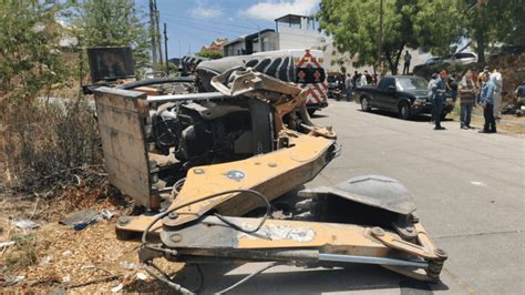 Retroexcavadora se vuelca dejando dos personas heridas Culiacán