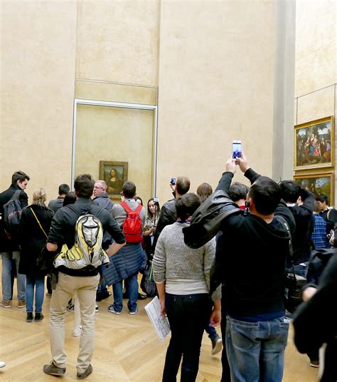 Mona Lisa crowds 2 - BoomerVoice