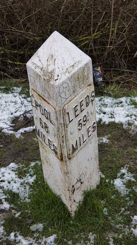 Leeds Liverpool Canal Walking West From Hapton Mile Mark Flickr