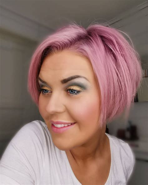 Top 33 Short Pink Hair Color Inspirations