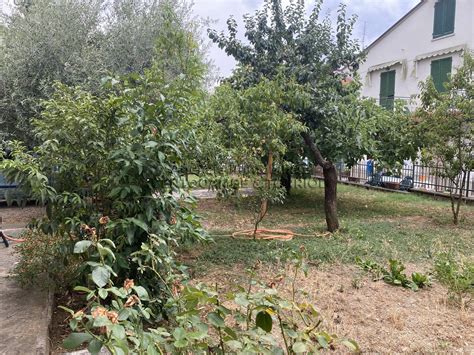 Rif Appartamento Con Ingresso Indipendente Con Giardino