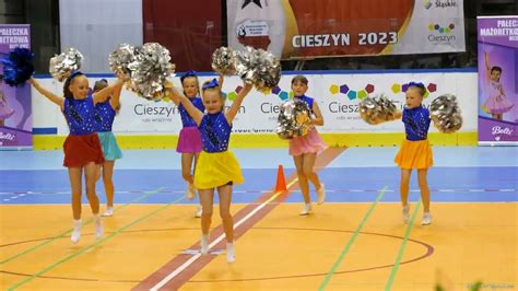 Ma Oretki Perfekto Czechowice Dziedzice Pompon Mini Formations Cadets