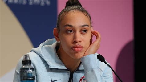 La Star De La WNBA Dearica Hamby Poursuit La Ligue Et Son Ancienne