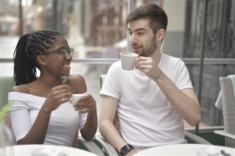 Hoe Maak Je Een Man Verliefd Op Je 12 Tips De Beste Datingtips