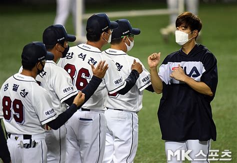 2연패 탈출 김태형 감독 곽빈의 데뷔 첫 선발승을 축하한다 경기 후 말말말 Mk스포츠