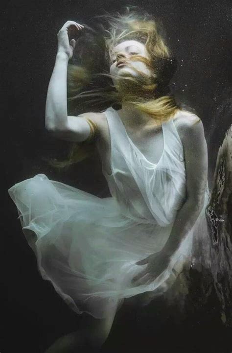 Pin By Hazel On Aquaphotos Underwater Portrait Underwater Photography Underwater Art