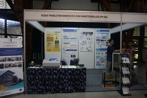 pameran poster  produk pusat penelitian nanosains  nanoteknologi