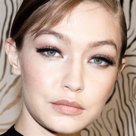 What Are Hybrid Lashes Heres Everything You Need To Know About This