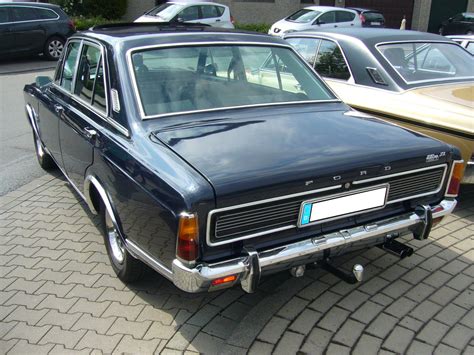 Heckansicht Eines Viert Rigen Ford Taunus P B