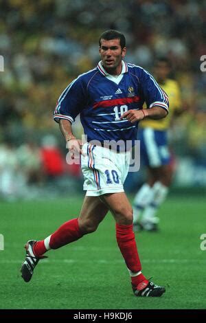 ZINEDINE ZIDANE FRANCE & JUVENTUS 12 July 1998 Stock Photo - Alamy