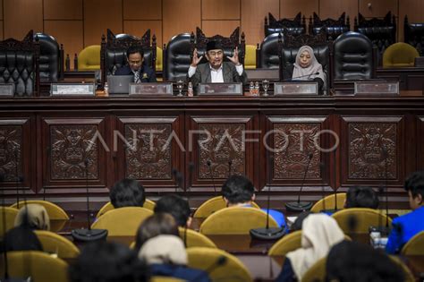 Jimly Asshiddiqie Jadi Pembicara Dalam Seminar Kebangsaan Antara Foto