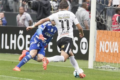 Pol Mico Entre Os Rivais Romero Retorna Ao Corinthians E Pode Acabar