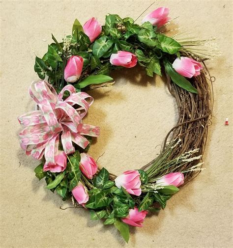 Beautiful Tulip Wreath Tulip Wreath Wreaths Grapevine Wreath