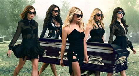 Pretty Little Liars Lo Showrunner Di Riverdale Sta Lavorando A Un Reboot