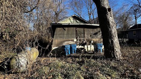 Nasty 🤮 Squatter Living In Abandoned Home Abandoned Rust Belt Homes