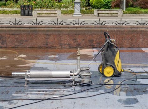 Premium Photo | Fountain cleaning machine Empty fountain in the park ...