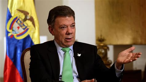 Santos calls on Colombia's elites to support peace with FARC rebels