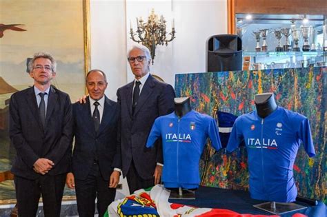 Parigi Svelata La Maglia Della Nazionale Italiana Per Olimpiadi E