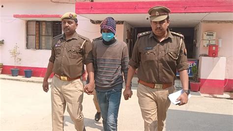 Budaun Double Murder Case Accused Javed Appearing In Court Amar Ujala