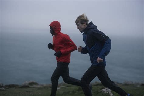 How to choose a running jacket | Salomon