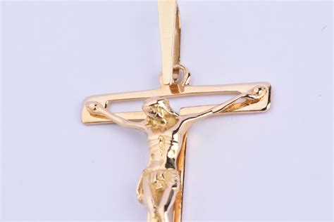 Pendentif Croix Du Christ En Or Jaune Carats Milli Mes