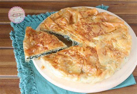 Torta Salata Con Pasta Fillo Con Un Ripieno Di Ricotta E Spinaci