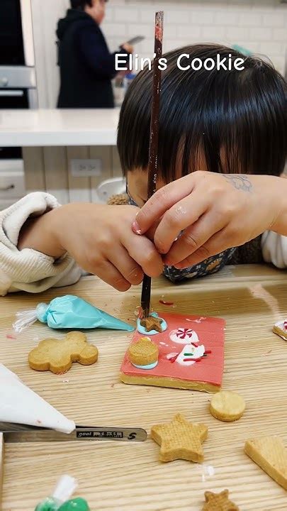 聖誕薑餅屋糖霜餅乾｜超可愛diy教學！🎄 跟著我一起做超萌薑餅屋糖霜餅乾，簡單又好玩！🎅 Youtube