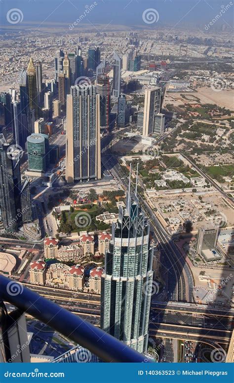 Dachansicht über Dubai Vom 154 Stock Des Burj Khalifa Redaktionelles