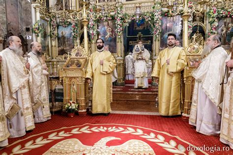 Patru Ierarhi Au Slujit La Hramul Istoric Al Catedralei Mitropolitane