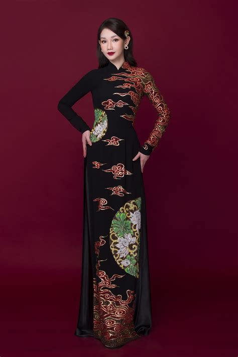 Hot girl Quỳnh Chi xinh đẹp khi diện áo dài cưới