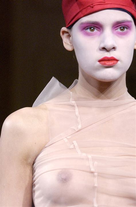 Comme des Garçons Spring 2004 Ready to Wear Fashion Show Vogue