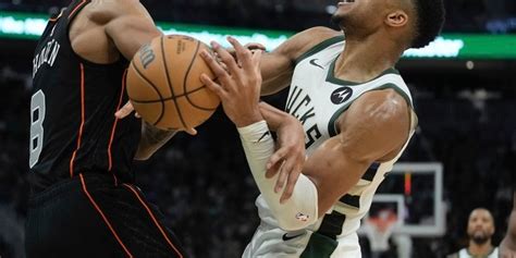 Bucks Star Giannis Antetokounmpo Ejected For 2nd Technical Foul Against Pistons Allsides