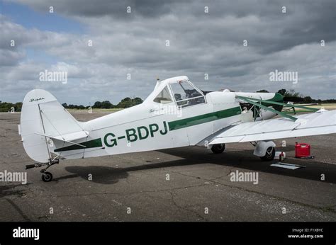 Piper Pa Pawnee Glider Tug Stock Photo Alamy