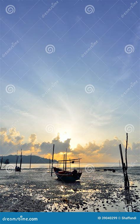 Fishing Boat When Sunset Stock Image Image Of Cloudy 39040299